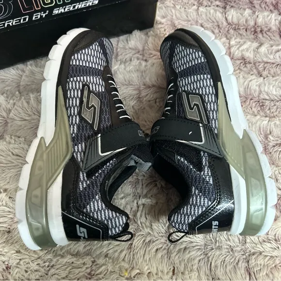 § Lights Powered by Skechers sneakers size 2 They light up