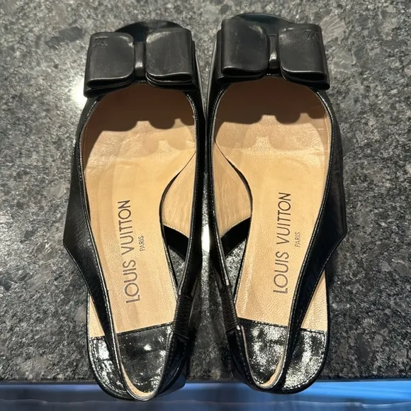 🌺‼️- Louis Vuitton Black Leather Shoes. 35.5 , fits 5-6 I’d say.