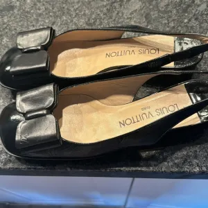 🌺‼️- Louis Vuitton Black Leather Shoes. 35.5 , fits 5-6 I’d say.