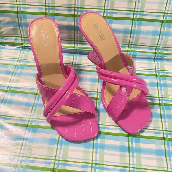 🐘🐘 Michael Kors Wedge Sandals