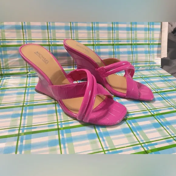 🐘🐘 Michael Kors Wedge Sandals
