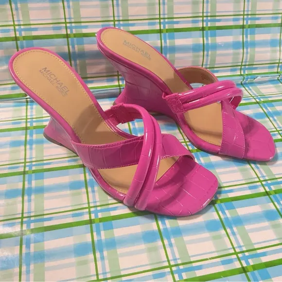 🐘🐘 Michael Kors Wedge Sandals