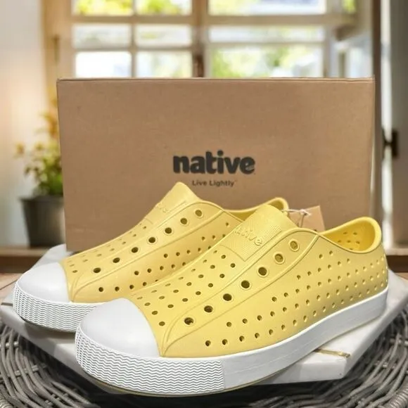 🔥 🆕 NATIVE Jefferson Slip On Perforated Water Shoes Sneakers Size J 4