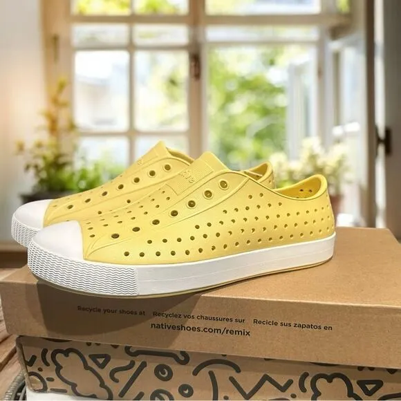 🔥 🆕 NATIVE Jefferson Slip On Perforated Water Shoes Sneakers Size J 4