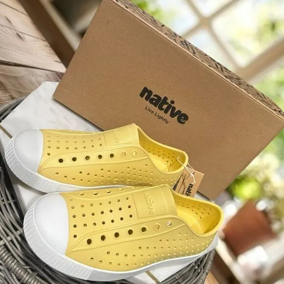 🔥 🆕 NATIVE Jefferson Slip On Perforated Water Shoes Sneakers Size J 4