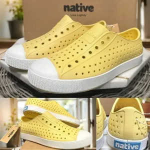 🔥 🆕 NATIVE Jefferson Slip On Perforated Water Shoes Sneakers Size J 4