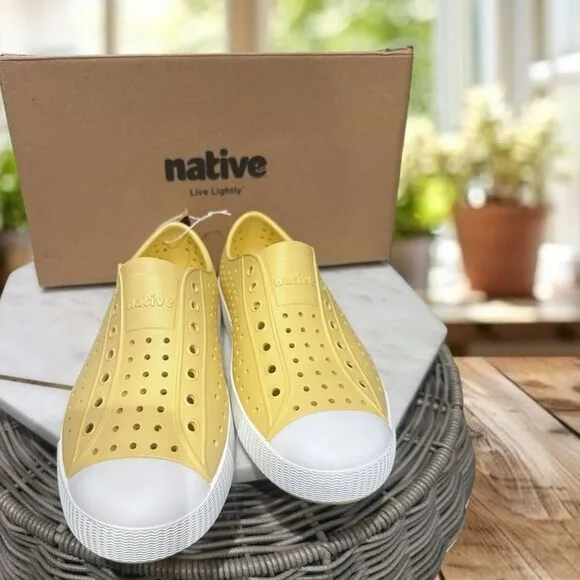 🔥 🆕 NATIVE Jefferson Slip On Perforated Water Shoes Sneakers Size J 4