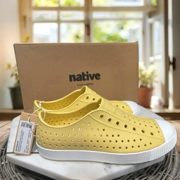 🔥 🆕 NATIVE Jefferson Slip On Perforated Water Shoes Sneakers Size J 4