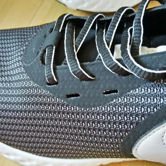 -NEW- Men's Nike Revolution 5 EXT Sneakers 10