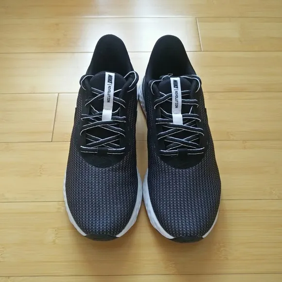 -NEW- Men's Nike Revolution 5 EXT Sneakers 10