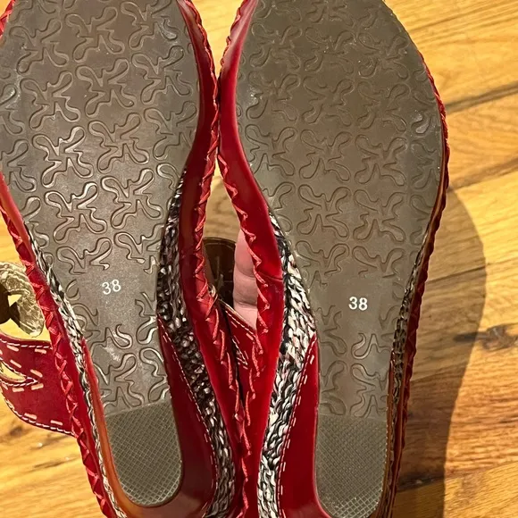 90’s Deandrea Red Floral Spring Step Slip On Low Wedge Sandals (Size 7.5)