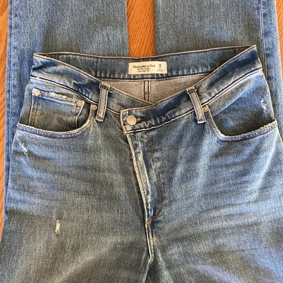 Abercrombie &amp; Fitch 90s Ultra High Rise Straight Jeans Criss Cross Buttons