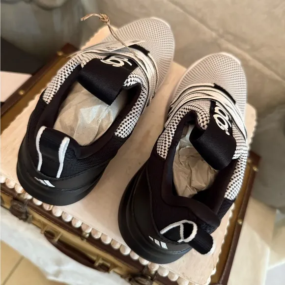 Adidas Lite Racer Adapt 7.0K Kids Sneaker - Size 3 1/2