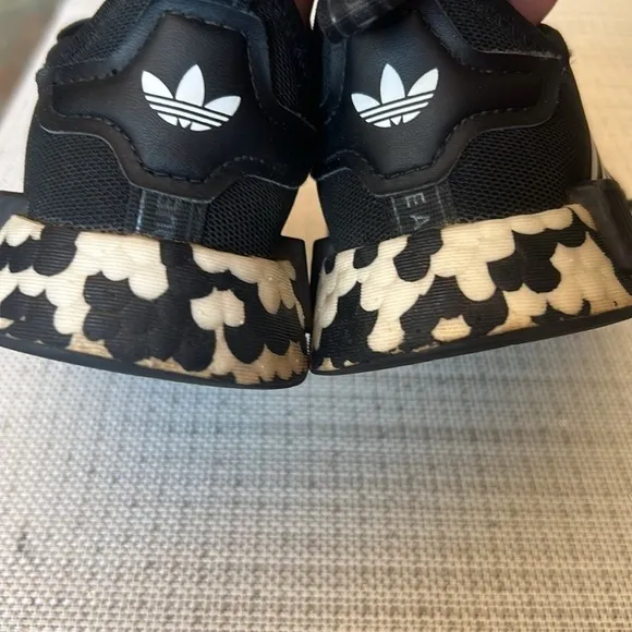 Adidas NMD R1 Boys Girls Running Shoes CBlack/CWhite GW9595