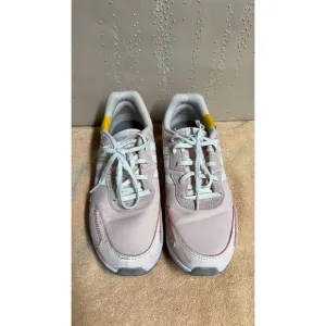 Adidas Retrotun Running Sneakers Women's Shoes Size 9 pink/white