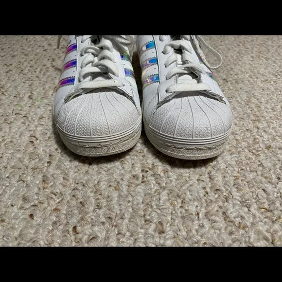 Adidas Superstar tennis shoes