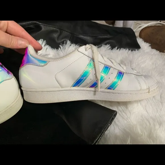 Adidas Superstar tennis shoes