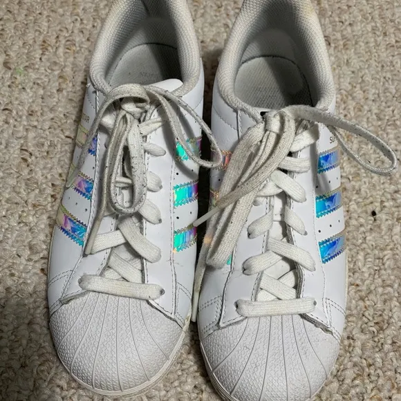 Adidas Superstar tennis shoes