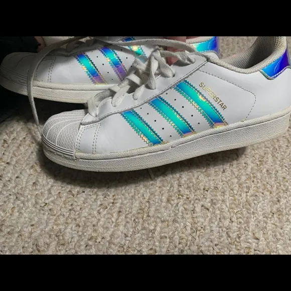 Adidas Superstar tennis shoes