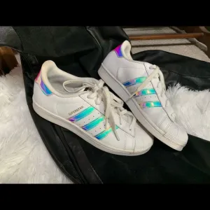 Adidas Superstar tennis shoes