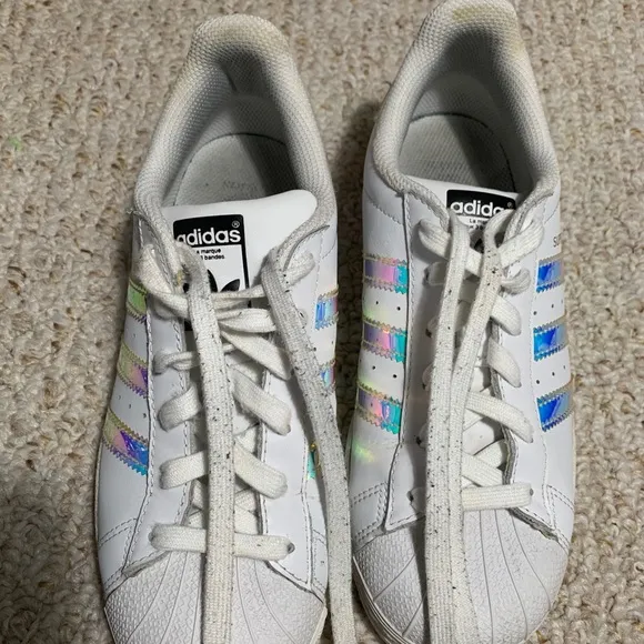 Adidas Superstar tennis shoes