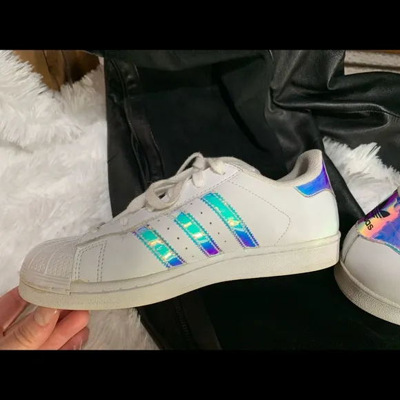Adidas Superstar tennis shoes