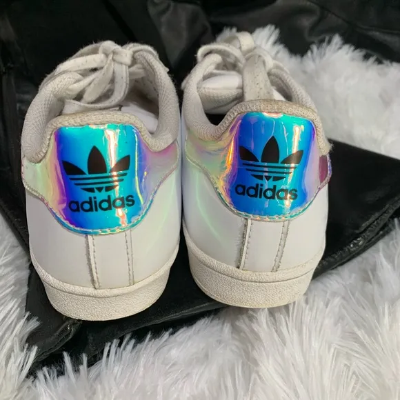Adidas Superstar tennis shoes