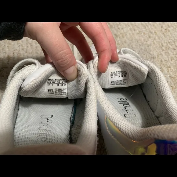 Adidas Superstar tennis shoes