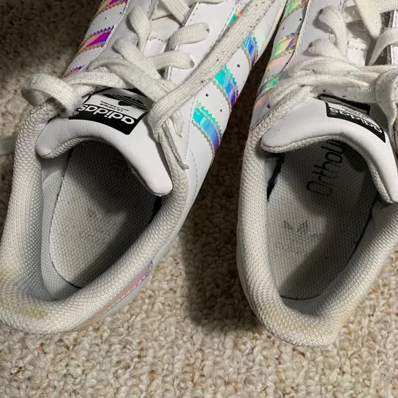 Adidas Superstar tennis shoes