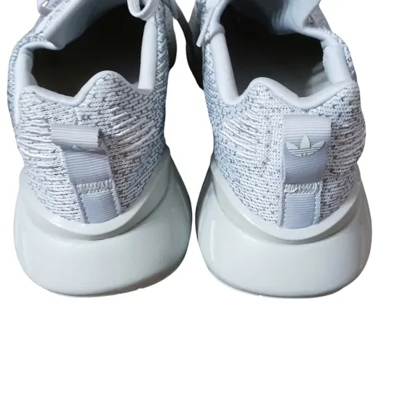 Adidas Swift Run 22 Magic Gray Running Shoes Ladies size 10