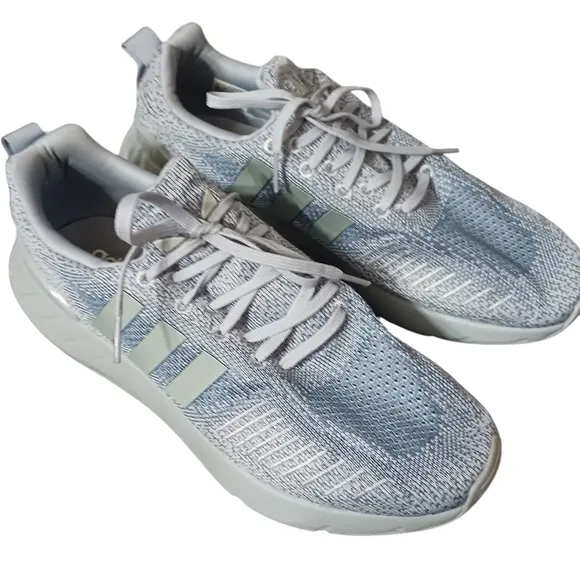 Adidas Swift Run 22 Magic Gray Running Shoes Ladies size 10