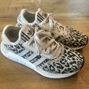 Adidas Swift Run Leopard Print Running Shoes Size 7.5
