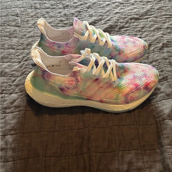 Adidas Ultraboost DNA 4.0 Tie Dye running shoes  SIZE 7