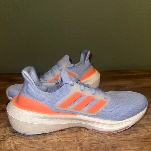 Adidas Women's Ultraboost Light Blue Coral Running Shoes Size 8 HQ6347 EUC