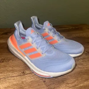 Adidas Women's Ultraboost Light Blue Coral Running Shoes Size 8 HQ6347 EUC