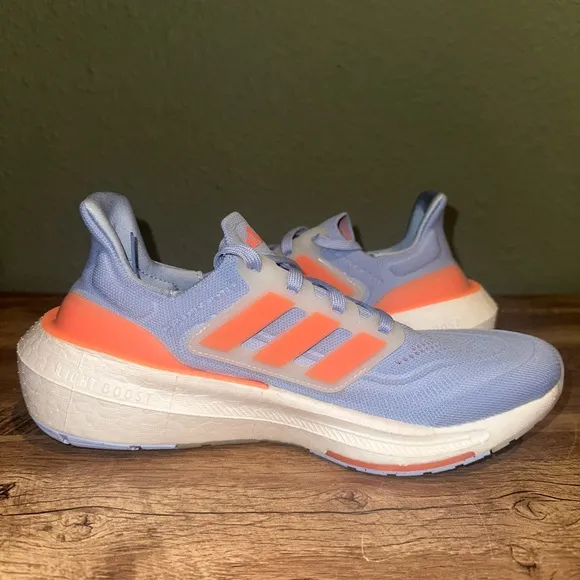 Adidas Women's Ultraboost Light Blue Coral Running Shoes Size 8 HQ6347 EUC