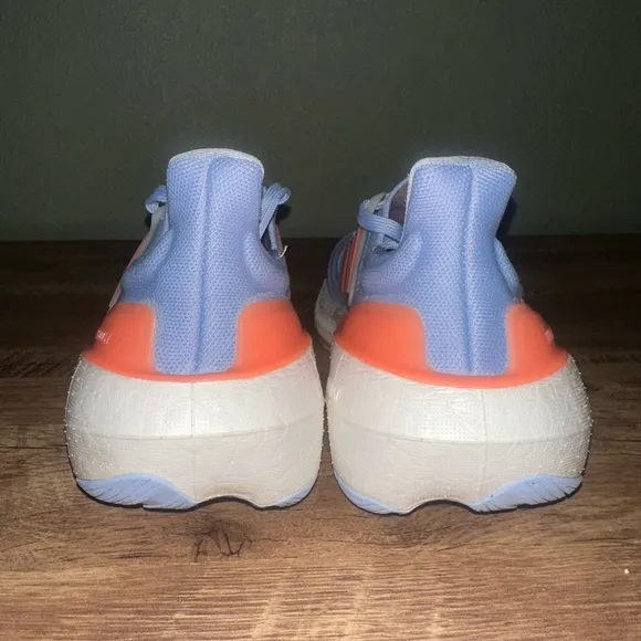 Adidas Women's Ultraboost Light Blue Coral Running Shoes Size 8 HQ6347 EUC