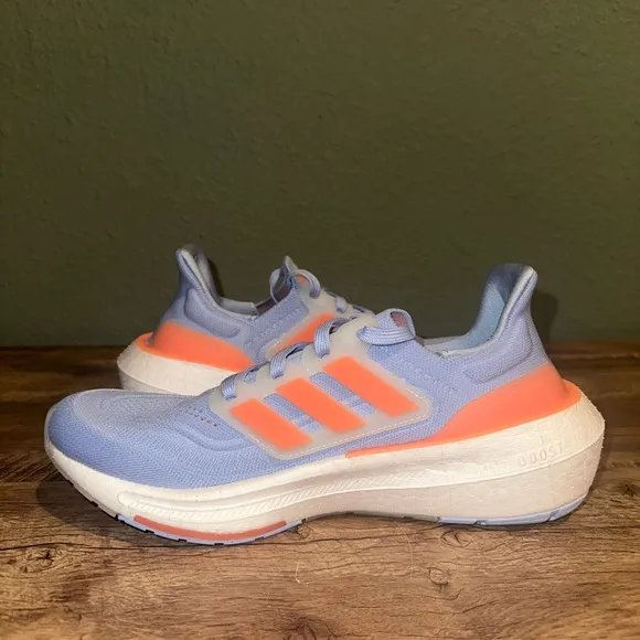 Adidas Women's Ultraboost Light Blue Coral Running Shoes Size 8 HQ6347 EUC