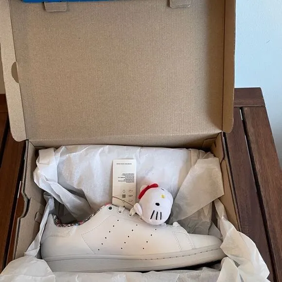 Adidas Stan Smith Hello Kitty USA Women Size 9/UK 7.5(HP9656)