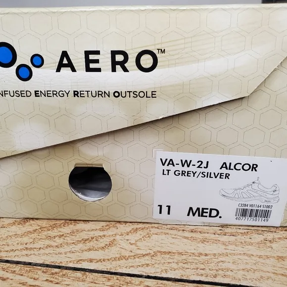AERO Mens Light Grey/ Silver Running Shoes