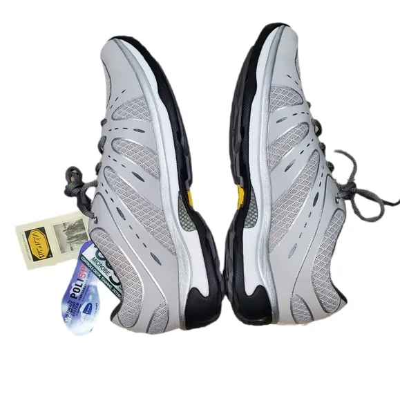 AERO Mens Light Grey/ Silver Running Shoes