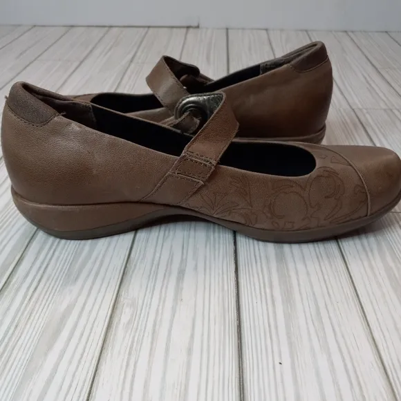 Aetrex Tan Leather Maryjane Shoes