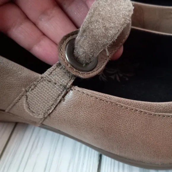 Aetrex Tan Leather Maryjane Shoes