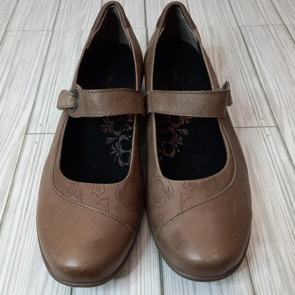 Aetrex Tan Leather Maryjane Shoes