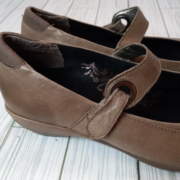 Aetrex Tan Leather Maryjane Shoes