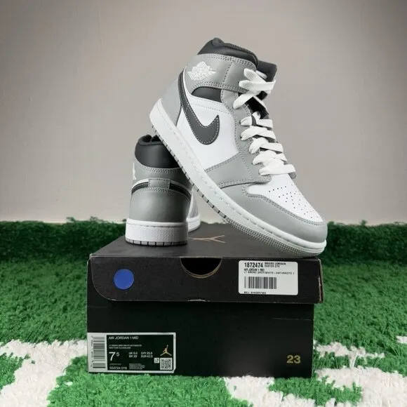 Air Jordan 1 Mid Light Smoke Grey Men’s size 7.5 554724-078