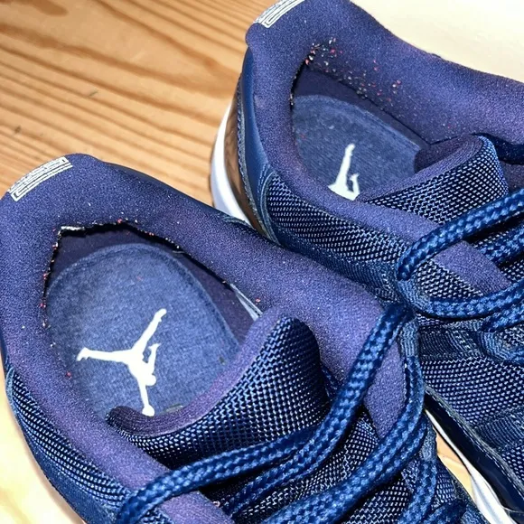 Air Jordan 11 Retro Low Navy Gum Size 10.5