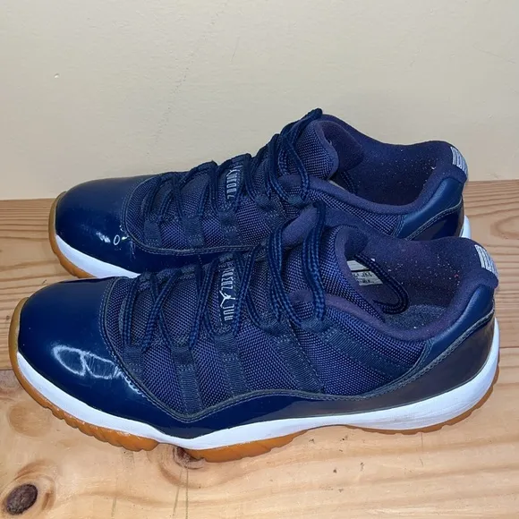 Air Jordan 11 Retro Low Navy Gum Size 10.5