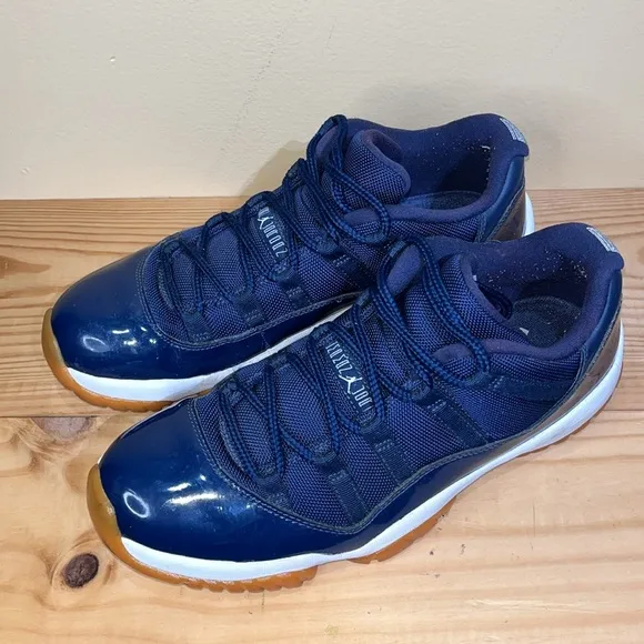 Air Jordan 11 Retro Low Navy Gum Size 10.5
