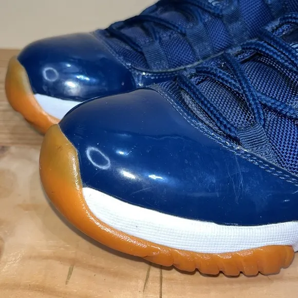 Air Jordan 11 Retro Low Navy Gum Size 10.5